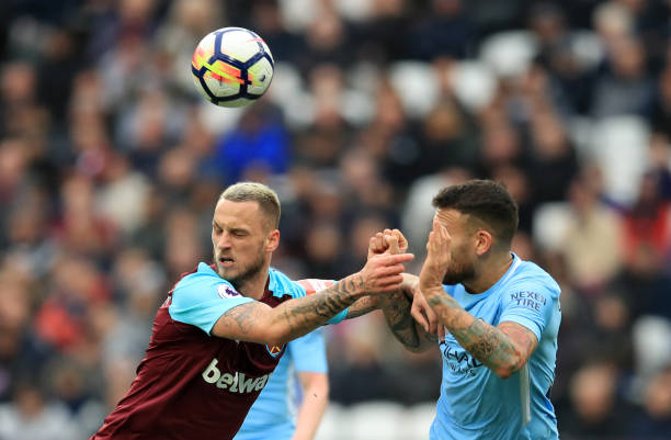 丝毫不逊色 丝毫不逊色