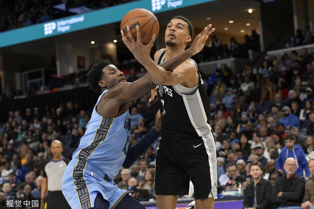 单膝跪地 单膝跪地